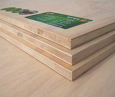 优质细木工板是没有明显的拼接重叠、分离现象